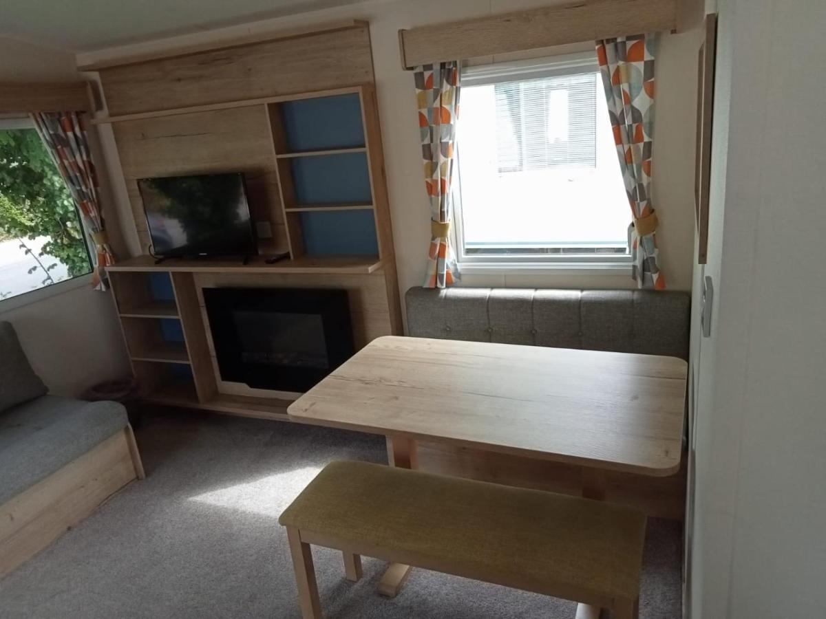 New 2 Bed Holiday Home With Decking In Rockley Park Dorset Near The Sea Lytchett Minster المظهر الخارجي الصورة